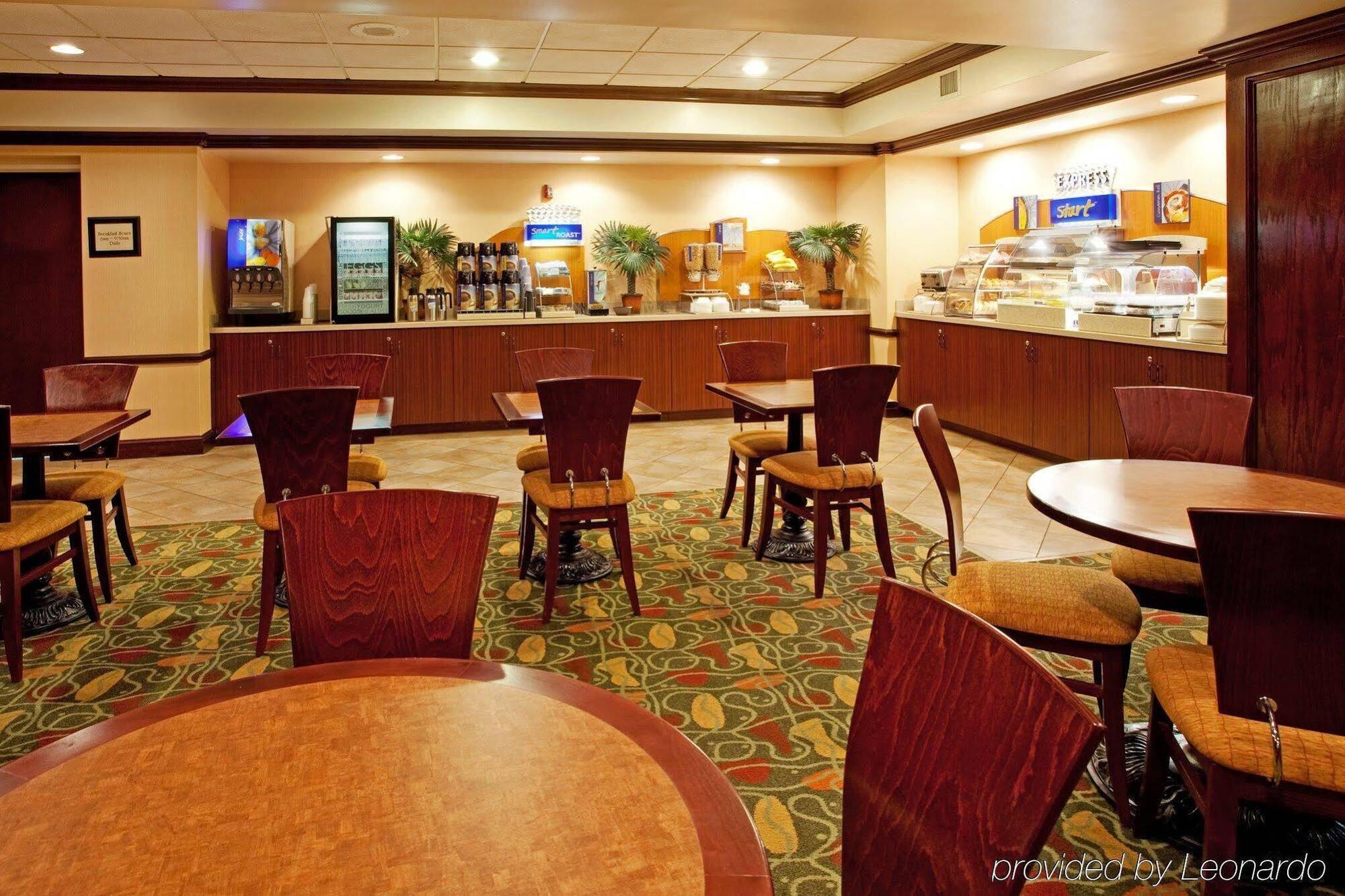 Holiday Inn Express Hotel & Suites Charleston-Ashley Phosphate By Ihg Норт-Чарлстон Екстер'єр фото